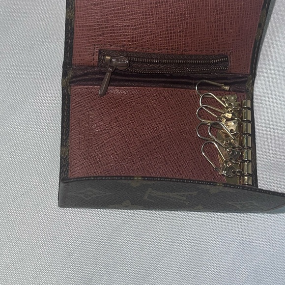 Louis Vuitton Monogram Key Holder with Gold Accents - Picture 3 of 9
